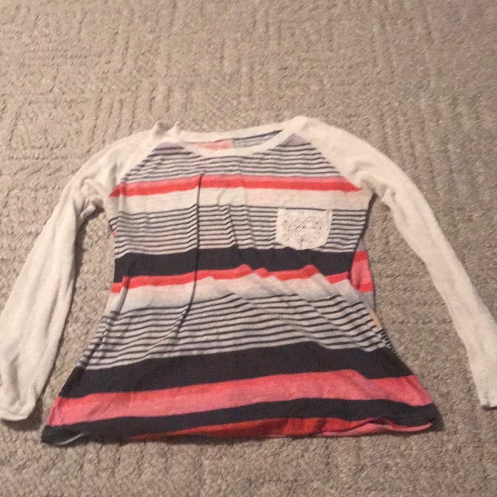 Multicolored raglan style shirt